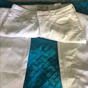A&F WHITE MOM/GIRLFRIEND JEANS KIDS